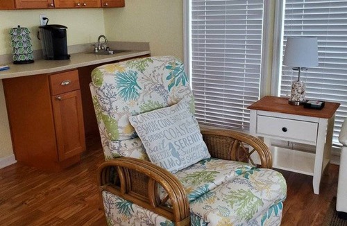 Historic Downtown Apalachicola Boat Rental | 88 m² Houseboat ∙ 2 bedrooms ∙ 4 guests