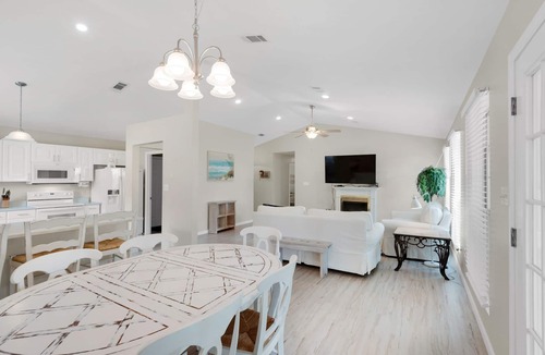 Gulfview Heights House | 880yds to Beach~Screened-in Deck~4 Bikes Included~3BR Barefoot Bungalow