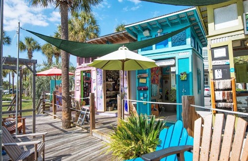 Gulfview Heights House | 880yds to Beach~Screened-in Deck~4 Bikes Included~3BR Barefoot Bungalow