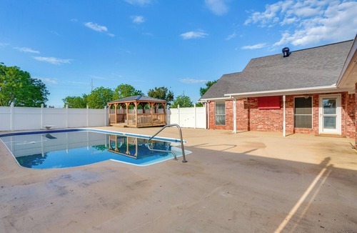 Calera House | 9 Mi to Lake Texoma: Calera Escape w/Gazebo!