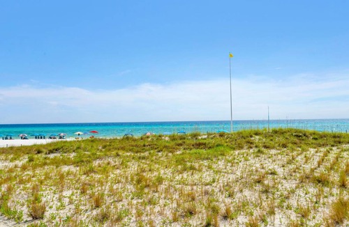 Sunnyside Condo | 91 m² Condo ∙ 2 bedrooms ∙ 4 guests