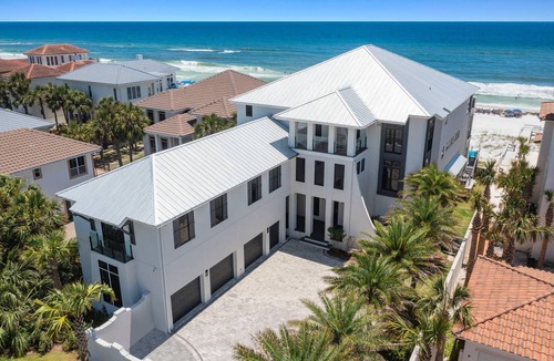 Crystal Beach House | 929 m² House ∙ 7 bedrooms ∙ 30 guests