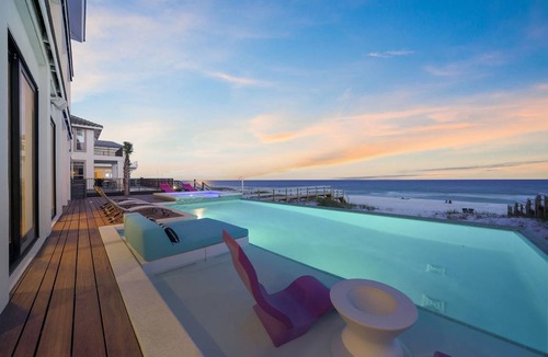 Crystal Beach House | 929 m² House ∙ 7 bedrooms ∙ 30 guests