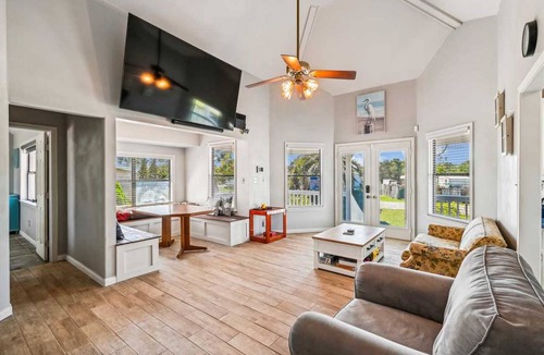 North Lagoon Oaks House | 93 m² House ∙ 2 bedrooms ∙ 6 guests