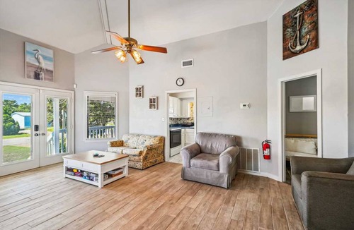 North Lagoon Oaks House | 93 m² House ∙ 2 bedrooms ∙ 6 guests