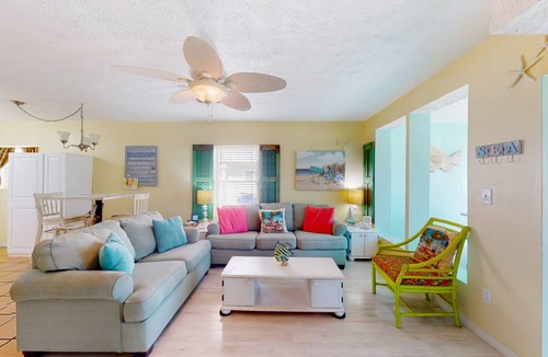 East End Condo | 97 m² Condo ∙ 3 bedrooms ∙ 7 guests