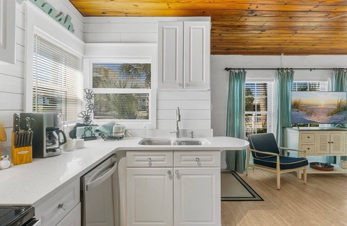 Laguna Beach Estates House | $97/Night Now thru November 22~ Laguna Beach! Directly Across Street-30' to Perfect Beach Access #83