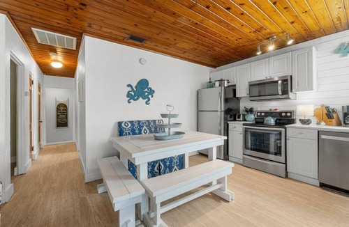 Laguna Beach Estates House | $97/Night Now thru November 22~ Laguna Beach! Directly Across Street-30' to Perfect Beach Access #83