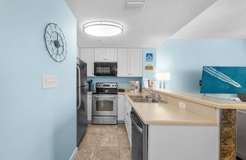 Lower Grand Lagoon Condo | 9TH FLOOR! FREE BEACH SERVICE! GREAT DECOR! OUTSTANDING VIEWS!