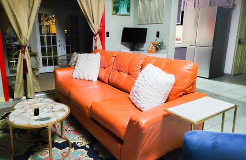 Tougaloo Apartment | A Bliss of Color Townhouse