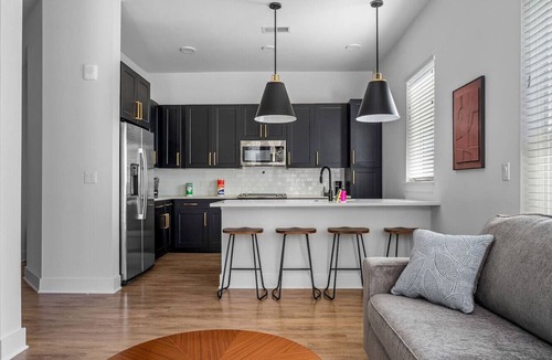 Oakford Park Apartment | A+ Cozy 2 BD Apartment | Walk to Raymond James!