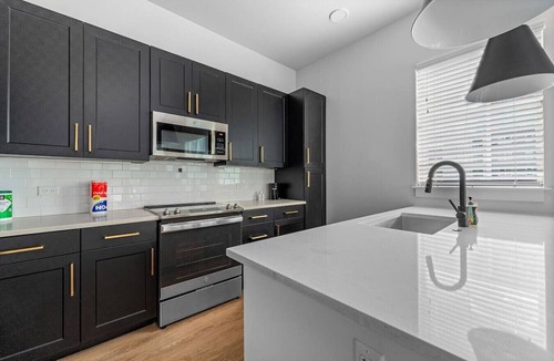 Oakford Park Apartment | A+ Cozy 2 BD Apartment | Walk to Raymond James!