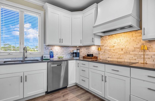 East End House | A Dream to Sea, beach-front, private pool, dog friendly