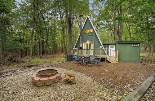 Woden Cabin | A-Frame retreat: 1 mile from Sam Rayburn Reservour