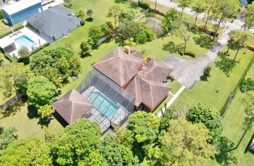 Hunt Club House | A gorgeous Villa with an amazing Pool and Pond!