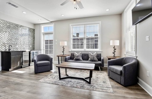 Algiers Point Bed & Breakfast | A Luxurious Bed and Breakfast in the Heart of Algiers Point.