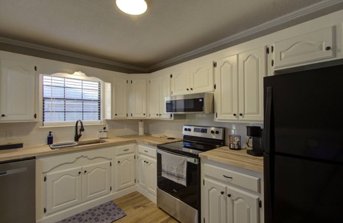Texarkana House | A Quiet Place - Home Away from Home Business Ready