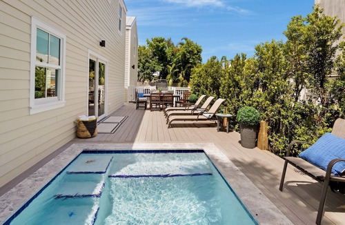 Uptown - Upper Duval House | *A ROYAL AFFAIR @ DUVAL* 3 Home Compound + Last Key White Glove Service…
