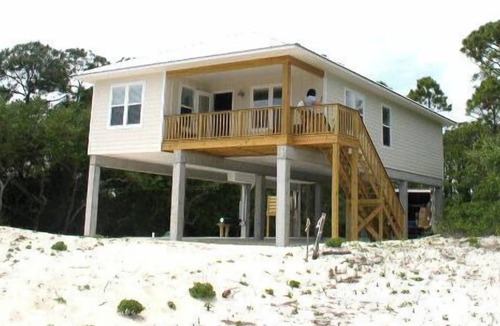 East End House | A secluded 3 bedroom, 2 bath Gulf view home nestled in lush tropical vegetation