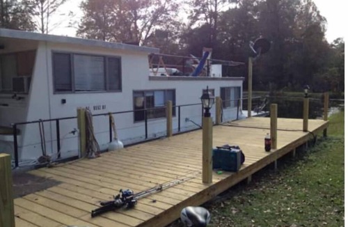 Bogalusa Boat Rental | A Shore Bet 36' Vintage Houseboat.