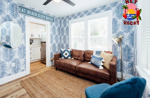 Historic Uptown Apartment | A Slice of Blue Heaven Downtown St Pete
