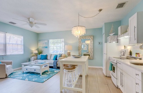 Bayside Historic District Apartment | A Suite Retreat - fully appointed, charming and private apartment
