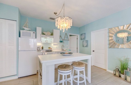 Bayside Historic District Apartment | A Suite Retreat - fully appointed, charming and private apartment