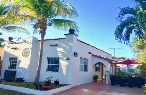 Bayside Historic District Apartment | A Suite Retreat - fully appointed, charming and private apartment