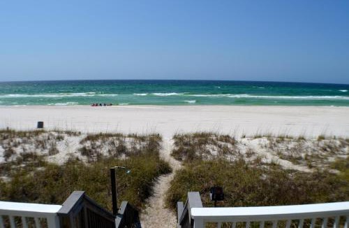 Sunnyside House | A View To Sea! West End! Sleeps 12! Hot Tub!
