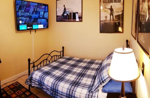 Union Park House | A1 Private Room With 55" Smart TV Near Everything