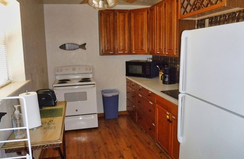 Avinger Apartment | Acorn Timbers Apartment - Lakefront apartment with pier on Lake O' the Pines.