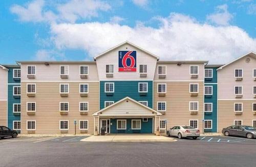 Pelham Apartment | ADA Stay| Studio 6 Pelham|1 Bed| Tub | Kitchen | Nsmk