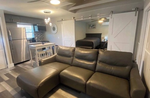 Newtown Cottage | Adorable 1-bedroom cottage in sunny Sarasota