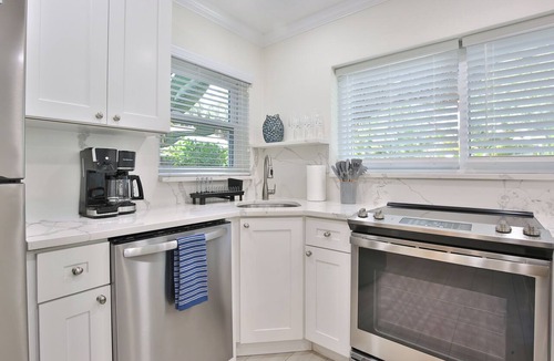 Downtown Cottage | Adorable 1-bedroom cottage in lovely Laurel Park Neighborhood Downtown Sarasota