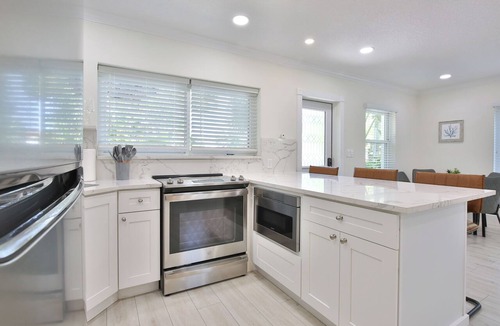 Downtown Cottage | Adorable 1-bedroom cottage in lovely Laurel Park Neighborhood Downtown Sarasota