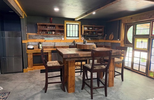 Andalusia Cabin | Adorable 2-bedroom cabin in the CONECUH National Forest for your getaway