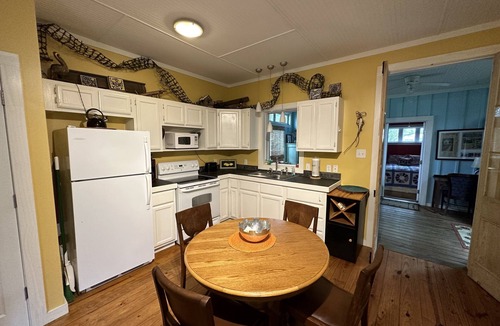Old Town Cottage | Adorable Cottage, only one block from the sandy beach!