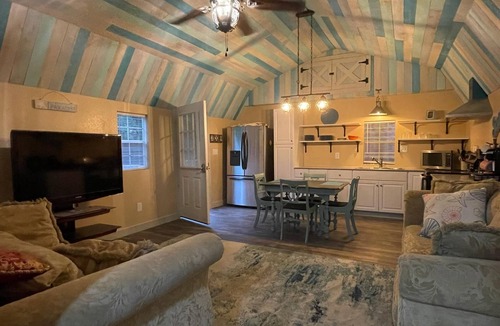 Milton Cottage | ADORABLE COTTAGE ON A FARM