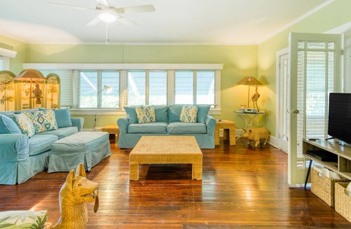 Tarpon River House | Adorable, dog-friendly home with a large yard, AC, washer/dryer, & fast WiFi