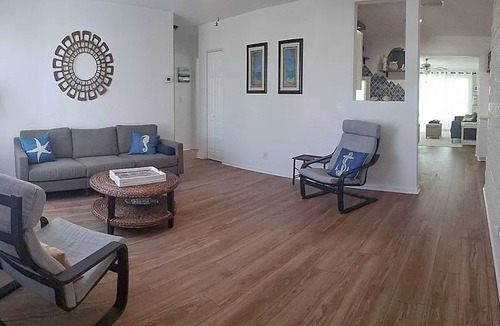 Ormond Beach Plaza House | Adorable dog-friendly home with modern interior, great location, AC, & W/D
