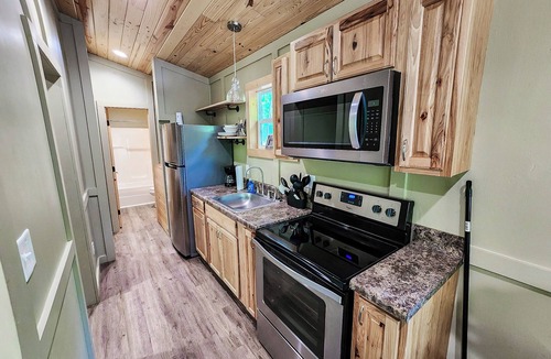 Guntersville Apartment | Adorable Tiny House Cabin- Lake Guntersville
