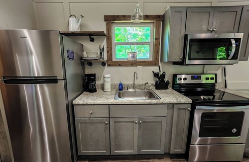 Guntersville Apartment | Adorable Tiny House Cabin- Lake Guntersville
