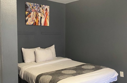 Pines Village Hotel | Affordable Double Room Stay