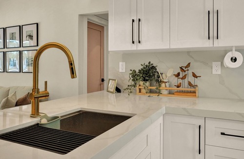 Miami Springs House | Airport Casita Fully Remodeled Private Backyard 2-Min Walk to IHOP & Golf