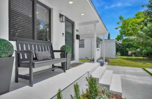 Miami Springs House | Airport Casita