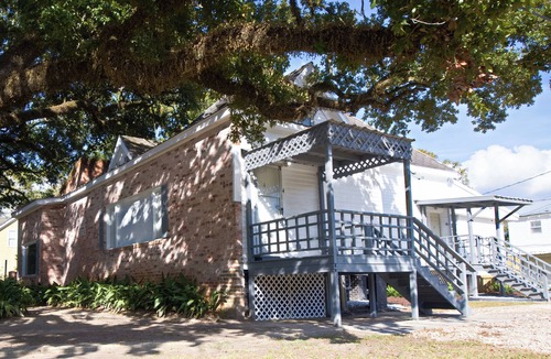 Eunice Apartment | Alita's Cap - PURE Downtown Eunice!