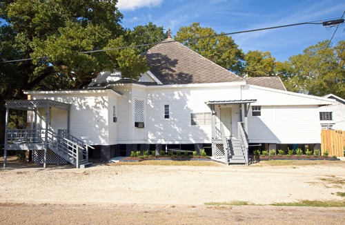 Eunice Apartment | Alita's Cap - PURE Downtown Eunice!
