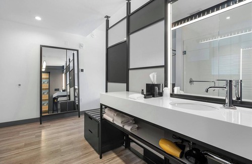 Poinciana Park Hotel | Aloft by Marriott Fort Lauderdale Airport