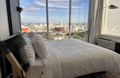 Poinciana Park Hotel | Aloft by Marriott Fort Lauderdale Airport