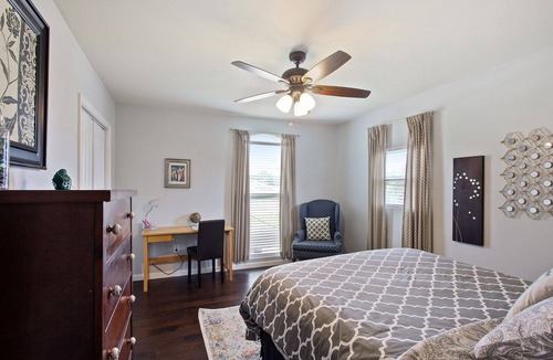 Fillmore House | Amazing 5 Bedroom House that Sleeps 10, Near City Park!